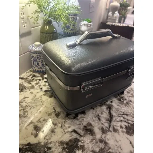Vtg American Tourister Tiara Grey Train Travel Makeup Case Luggage No Key - Picture 2 of 6